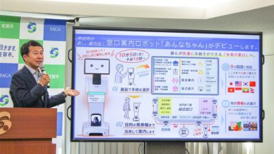 佐賀市役所が窓口案内に「temi 3」を導入 ― 8言語対応、画面で選ぶと発券機まで自律走行で案内
